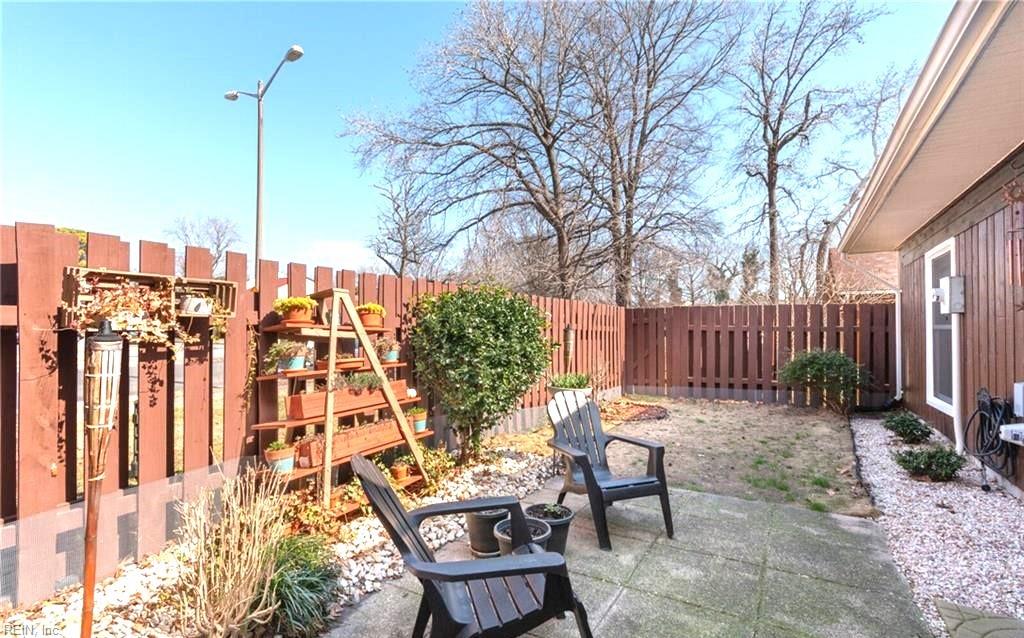 1423 E Tanners Creek DR