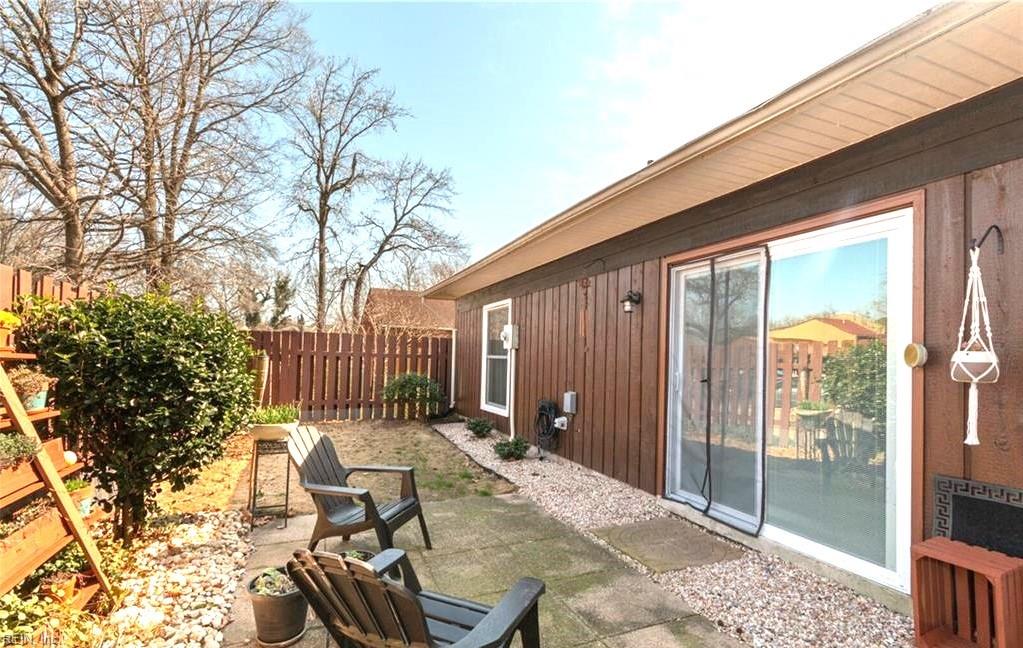 1423 E Tanners Creek DR