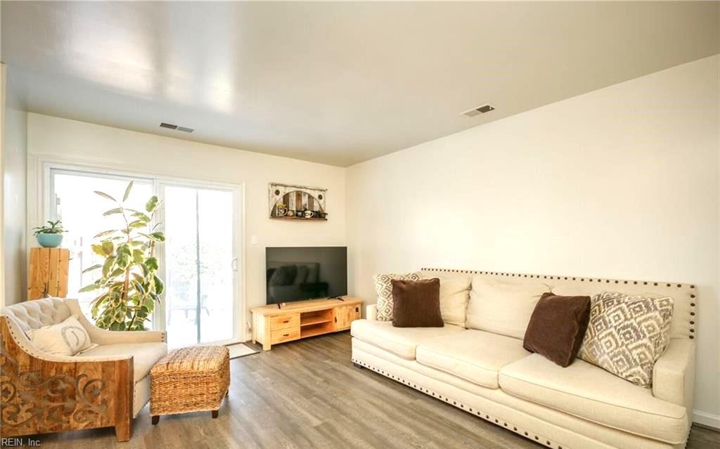 1423 E Tanners Creek DR