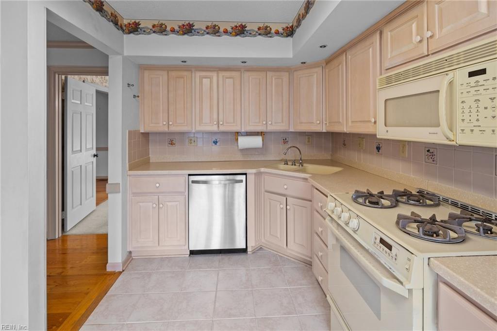 5168 Stratford Chase DR