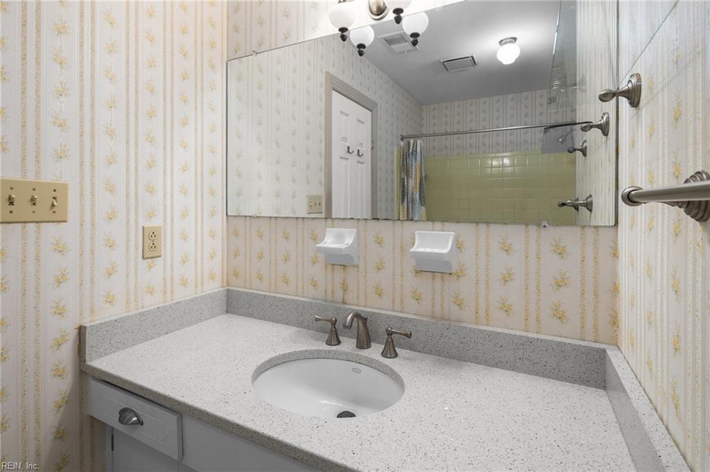 5168 Stratford Chase DR