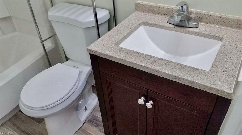 1005 Autumn Woods LN