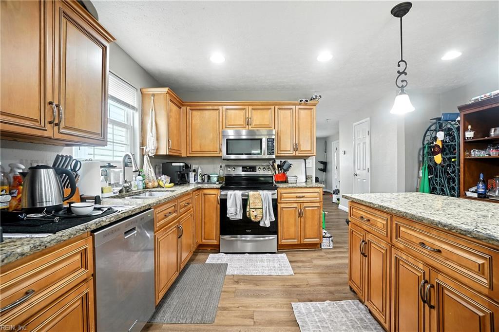 1312 W 37th ST