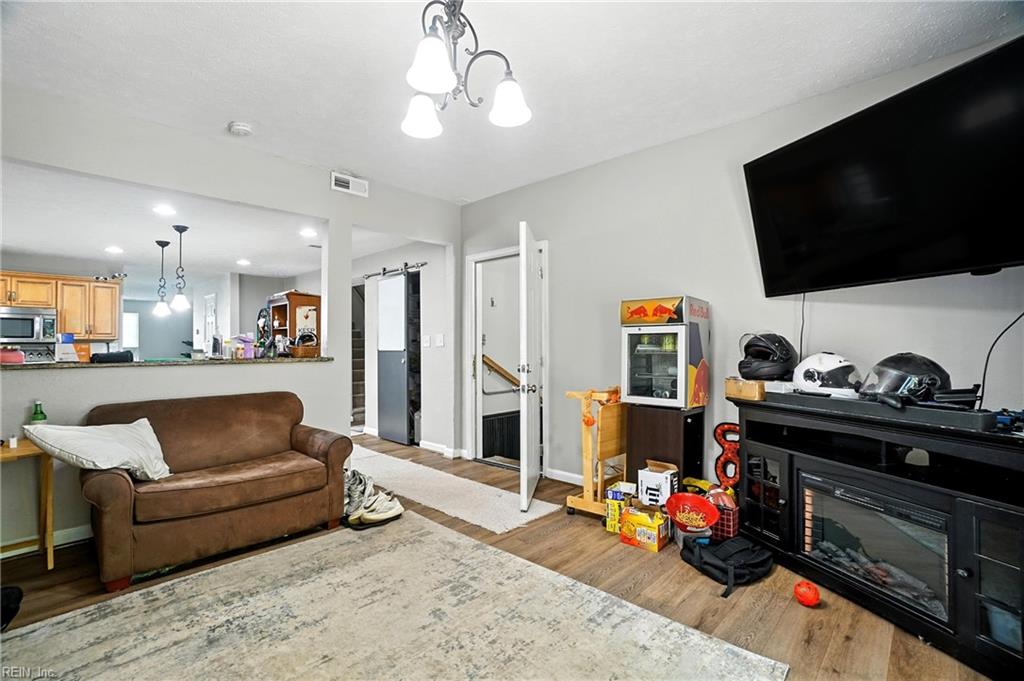 1312 W 37th ST