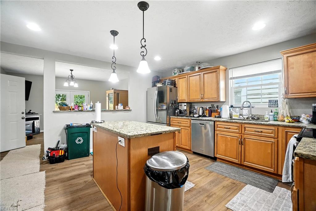 1312 W 37th ST