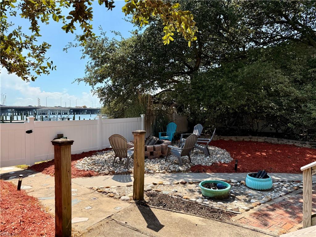 947 Little Bay AVE