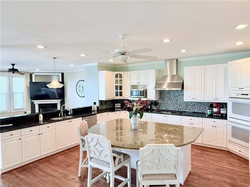 947 Little Bay AVE