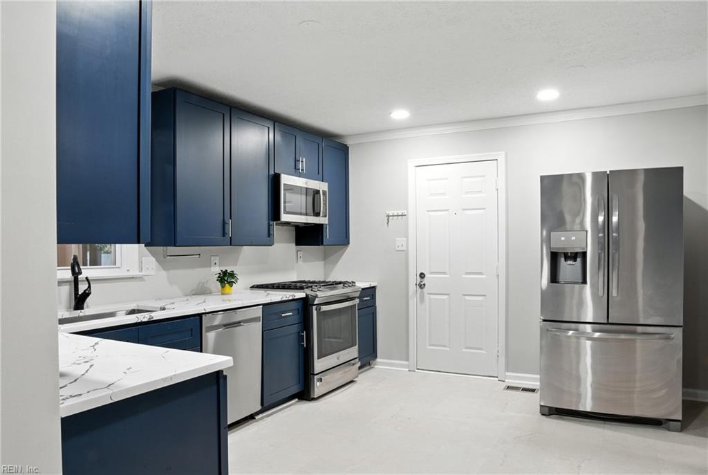 96 Colombia DR