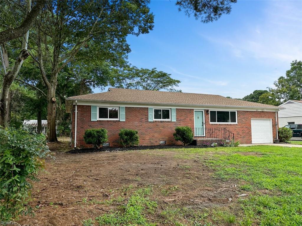 805 Woodstock RD