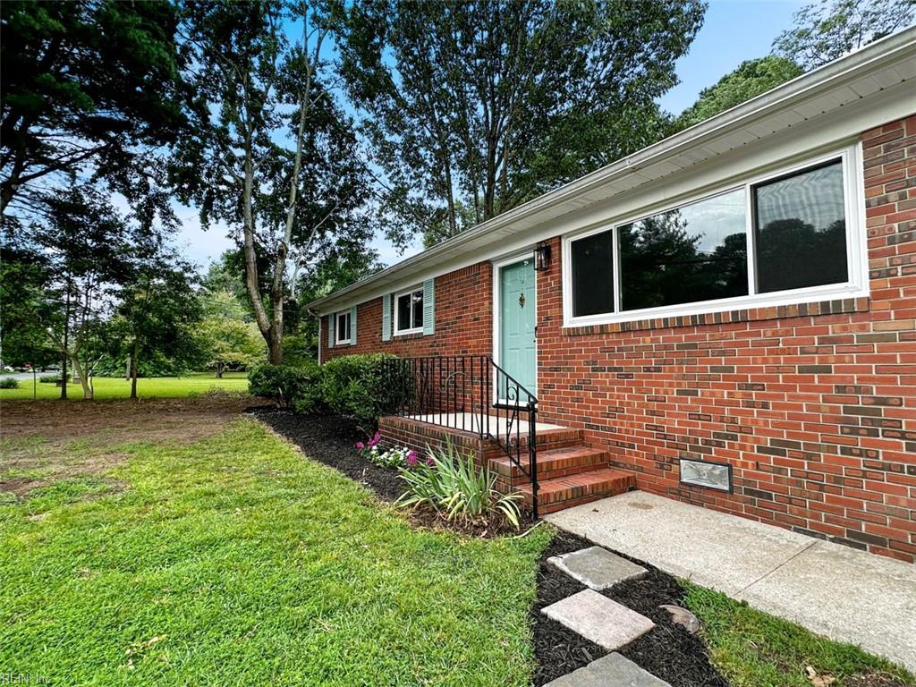 805 Woodstock RD