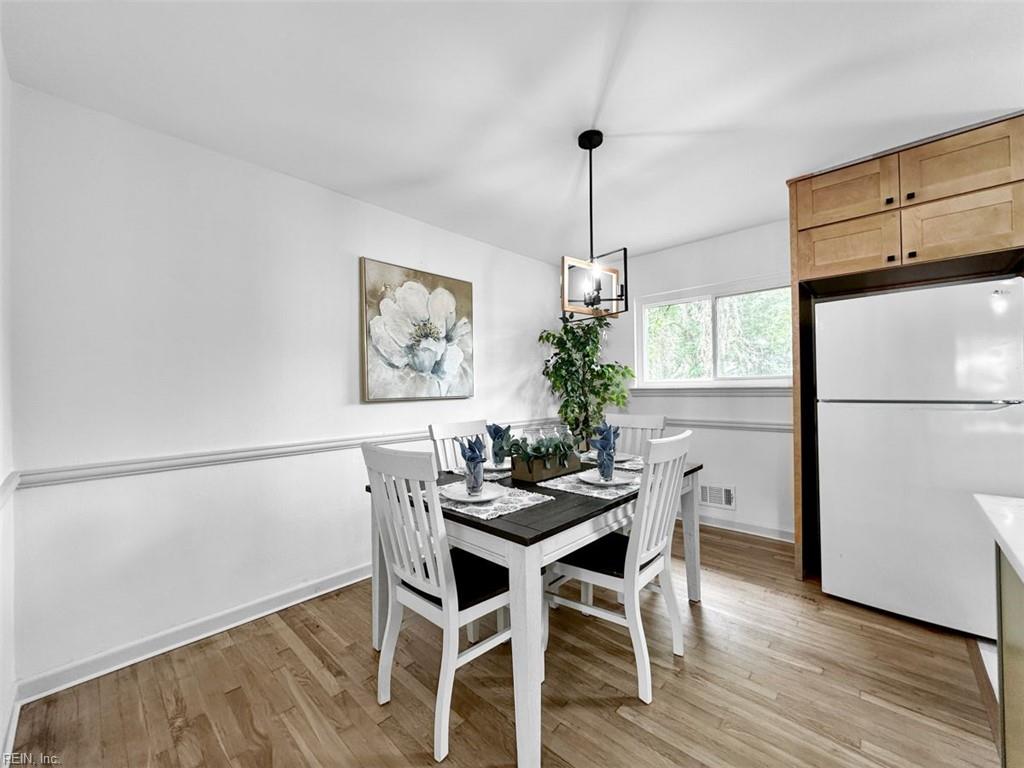 805 Woodstock RD