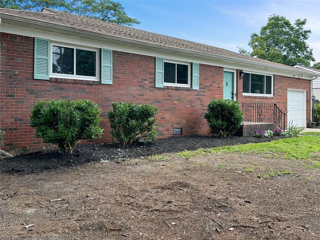 805 Woodstock RD