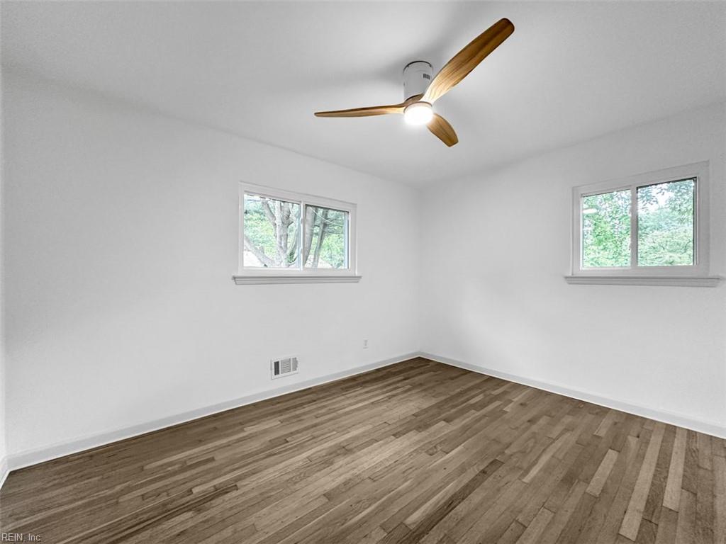 805 Woodstock RD