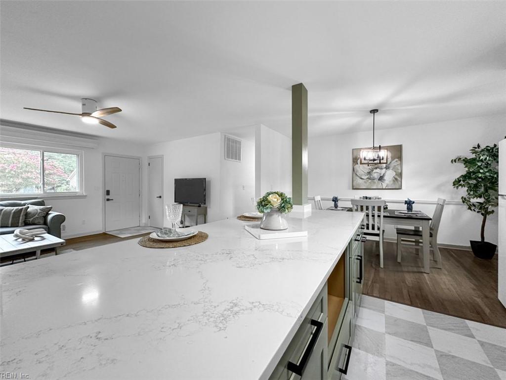 805 Woodstock RD