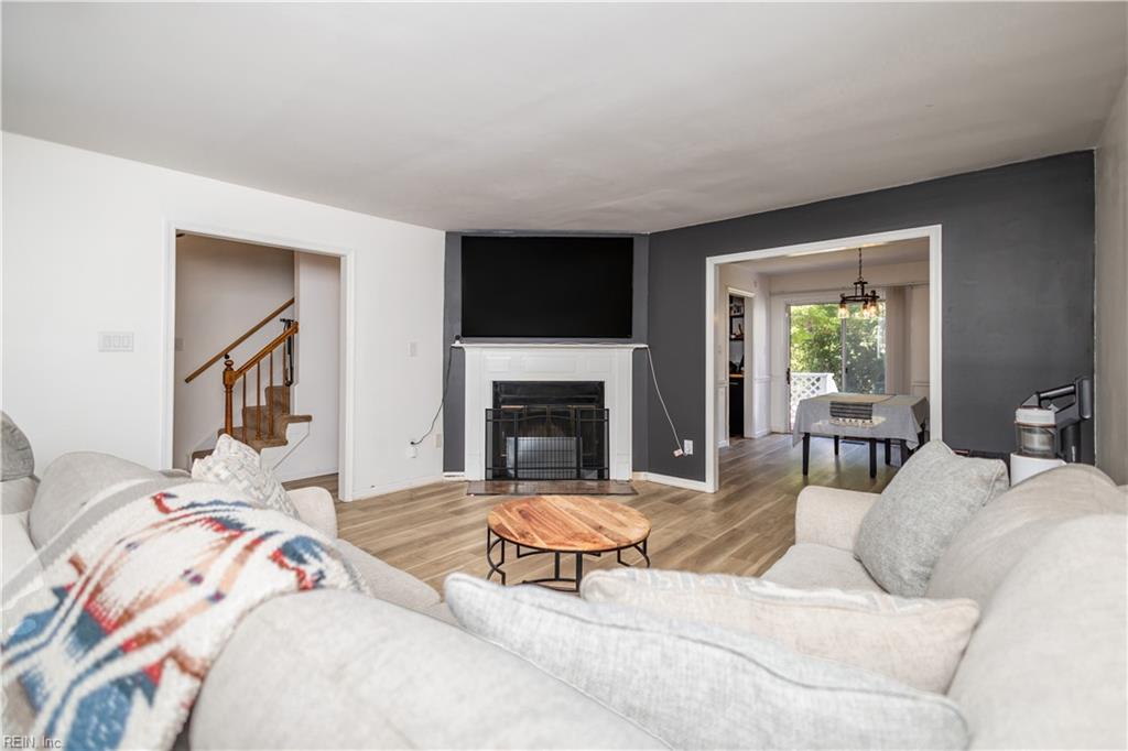 17 Palmerston DR