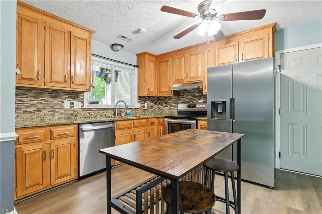 75 Sanlun Lakes DR