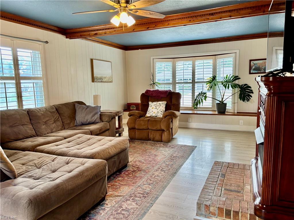 2700 Hoyt DR