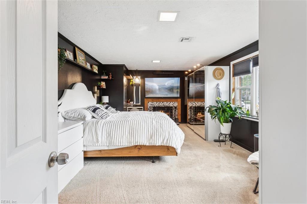 118 Raymond DR
