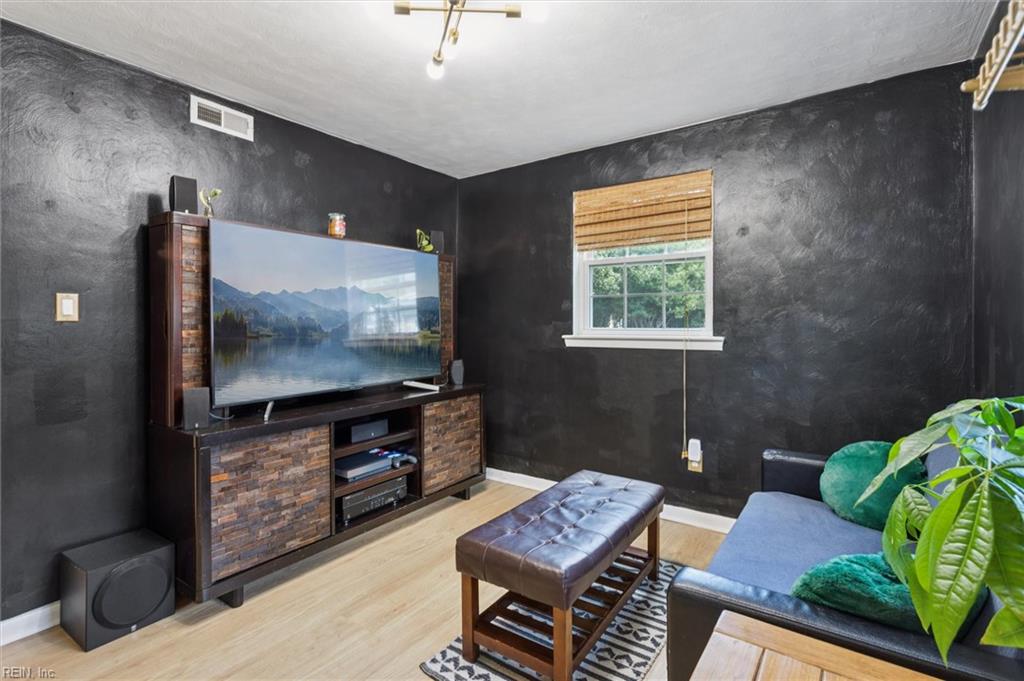 118 Raymond DR