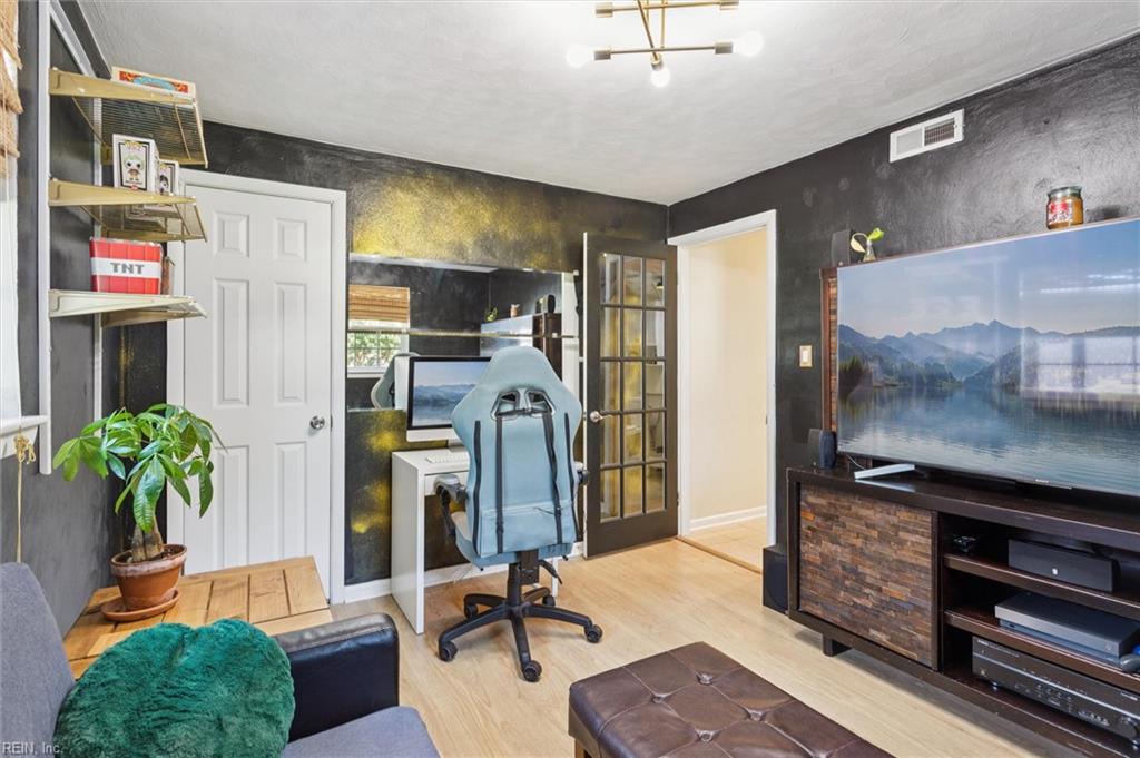 118 Raymond DR