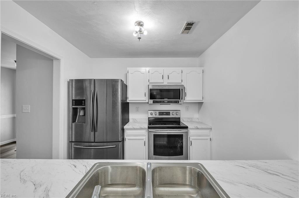 3445 Cricket Hollow LN