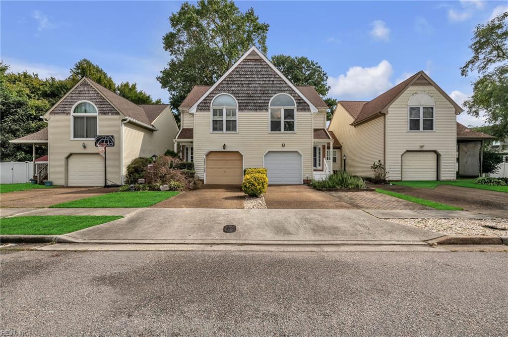 3445 Cricket Hollow LN