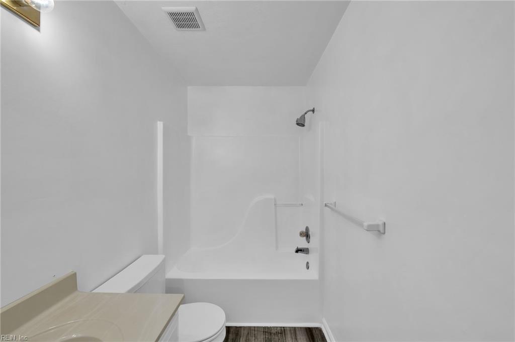 3445 Cricket Hollow LN