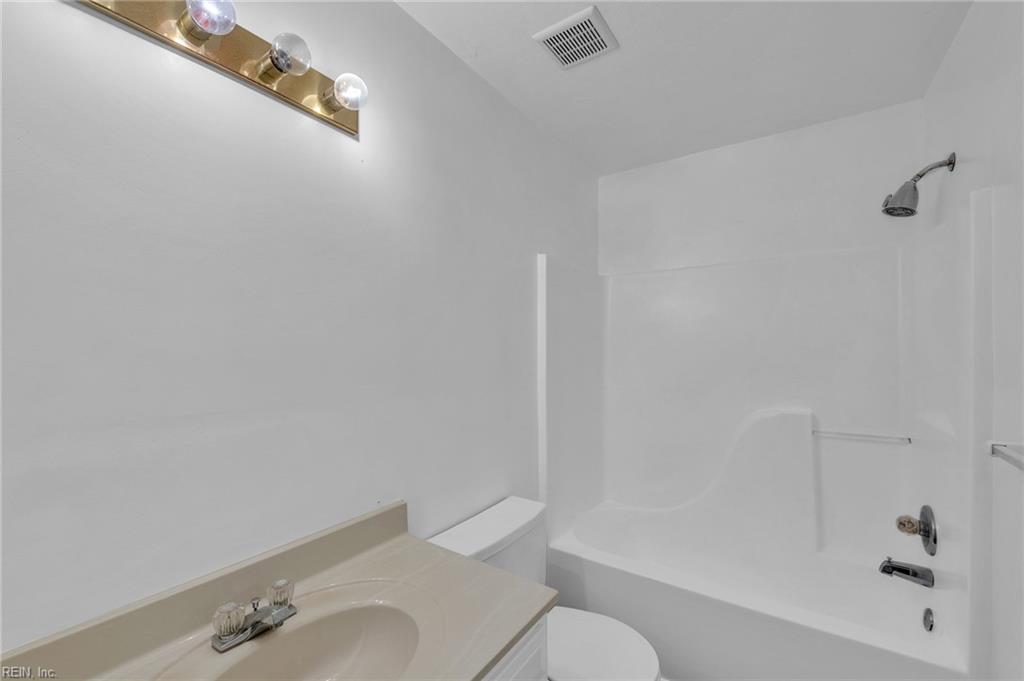 3445 Cricket Hollow LN