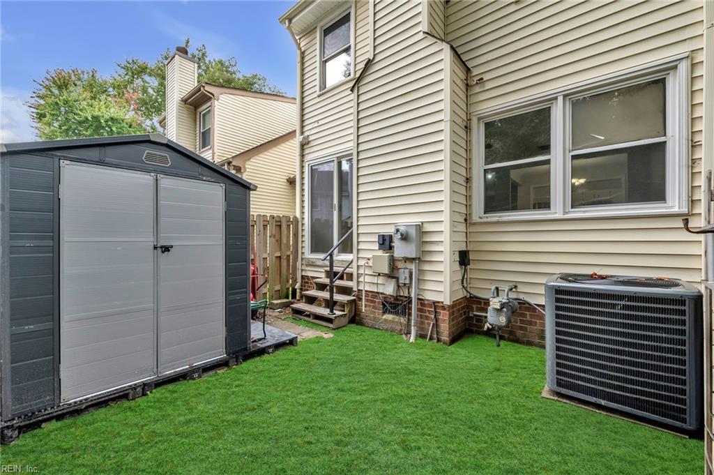 3445 Cricket Hollow LN