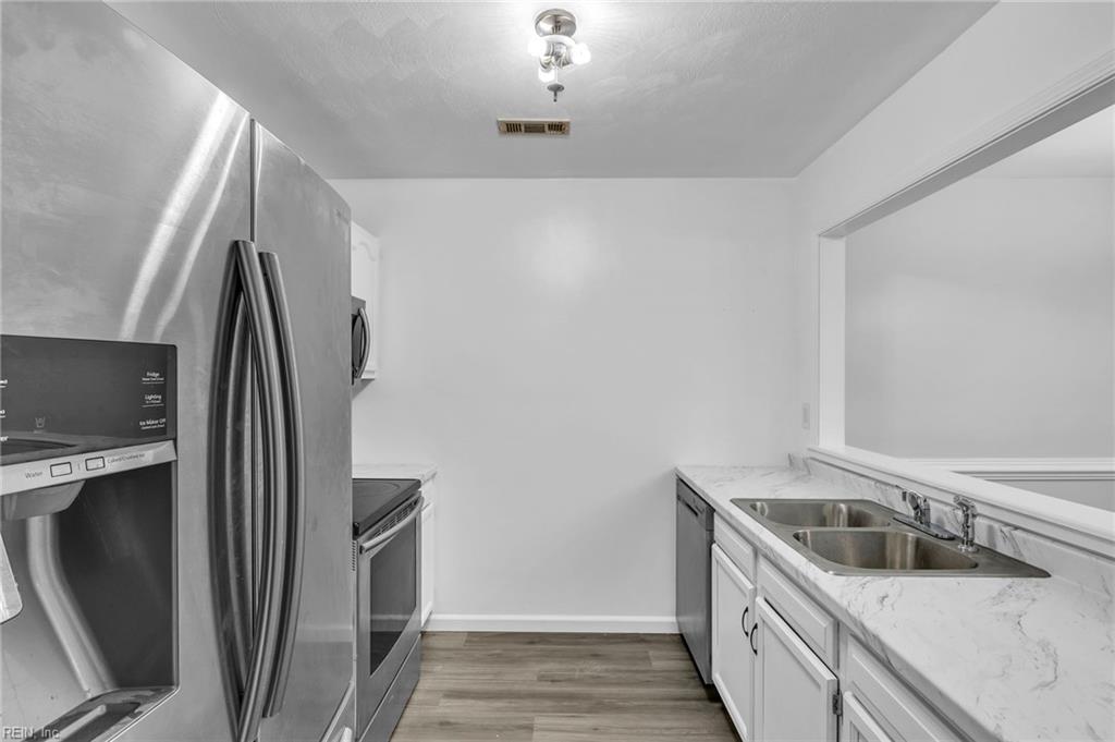 3445 Cricket Hollow LN