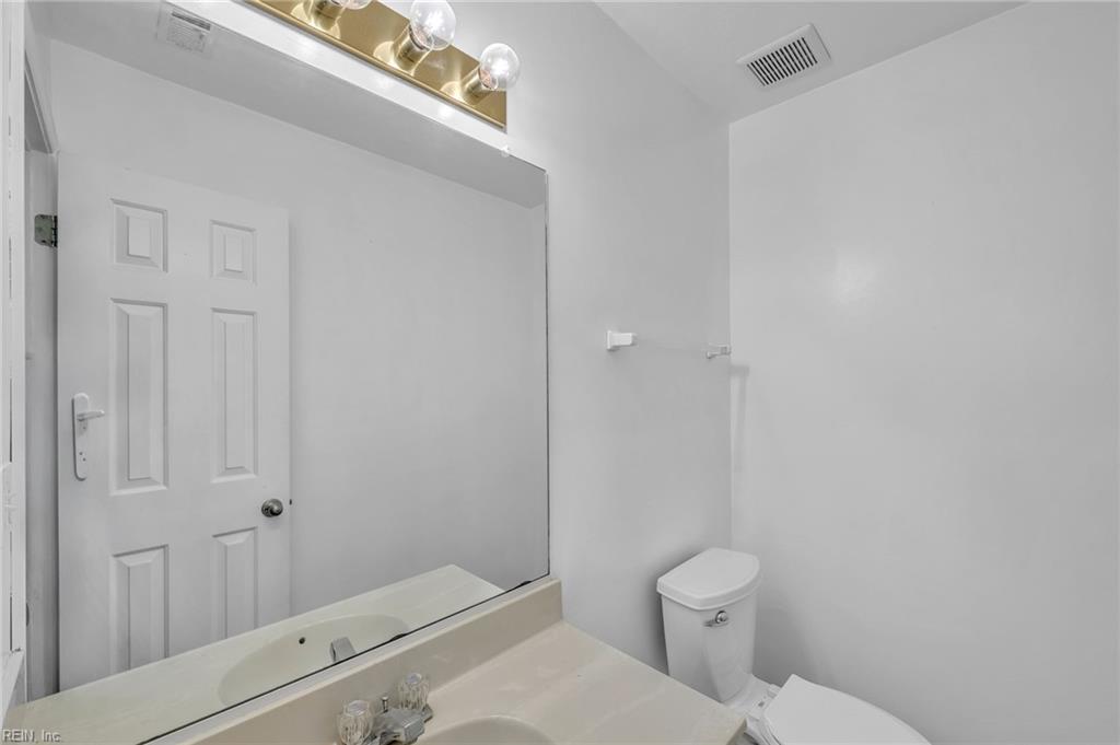 3445 Cricket Hollow LN