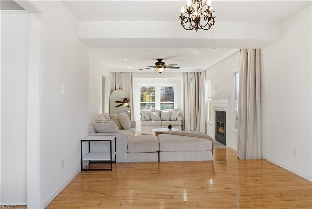 232 Prince Edward WAY