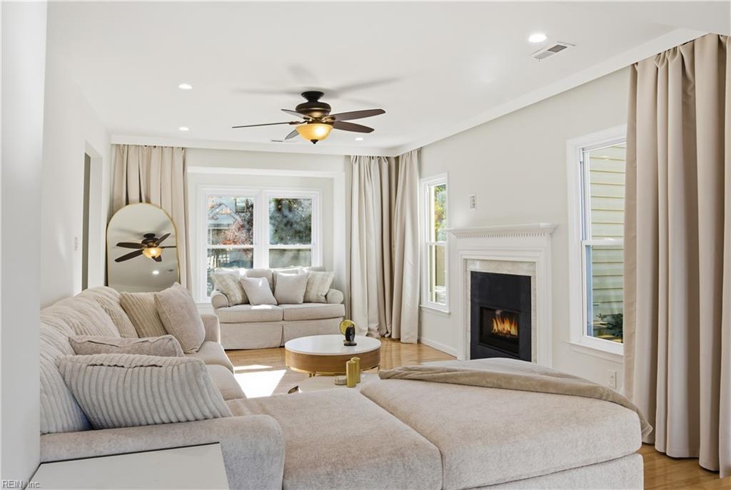 232 Prince Edward WAY