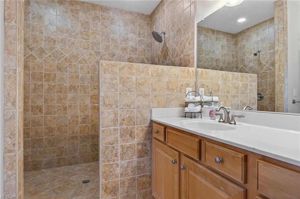 1442 W Ocean View AVE