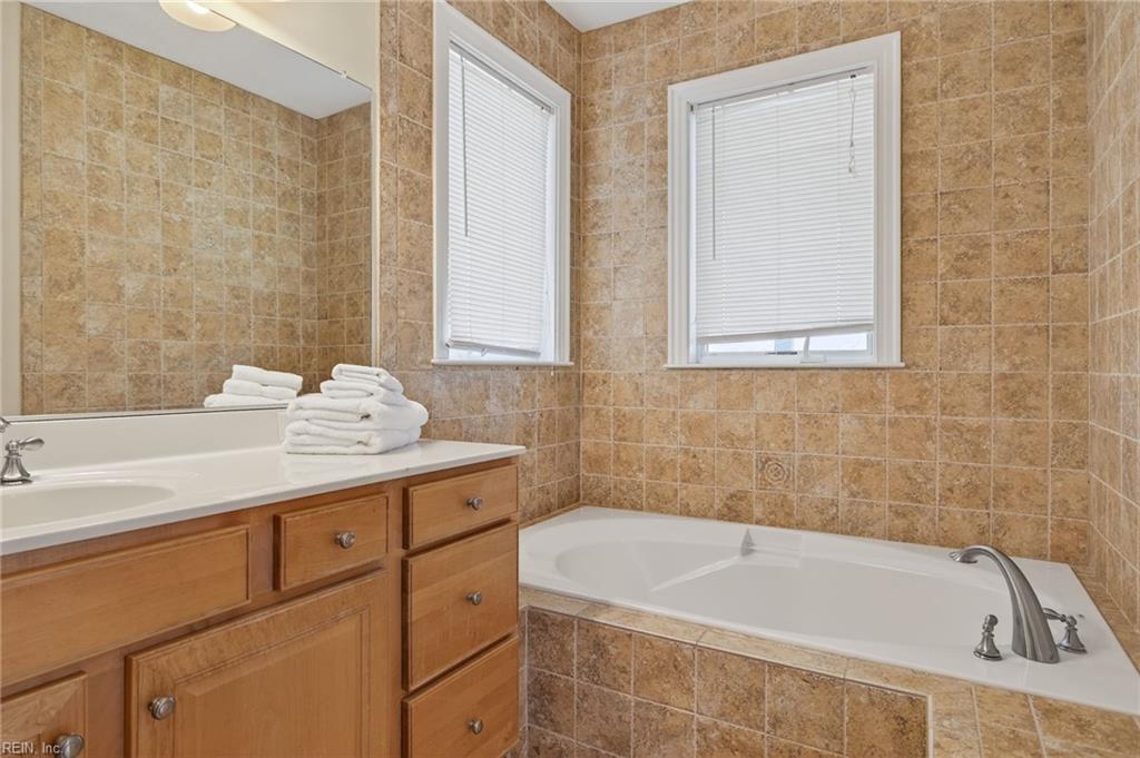 1442 W Ocean View AVE