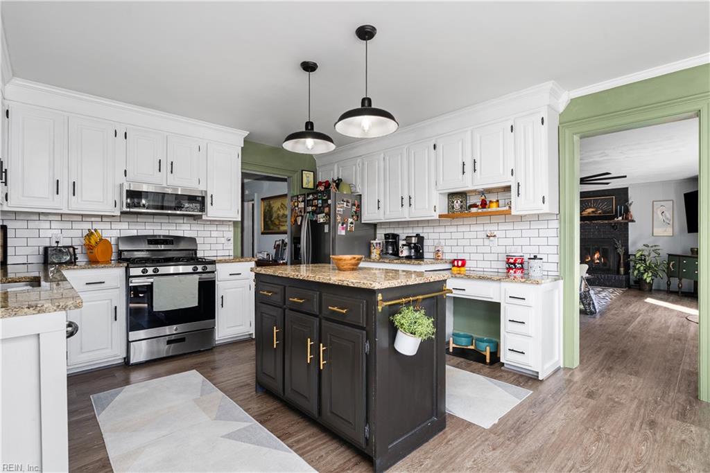 627 Emerald CT