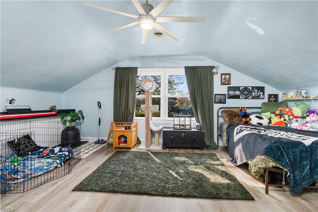 627 Emerald CT