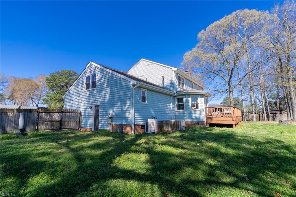 627 Emerald CT