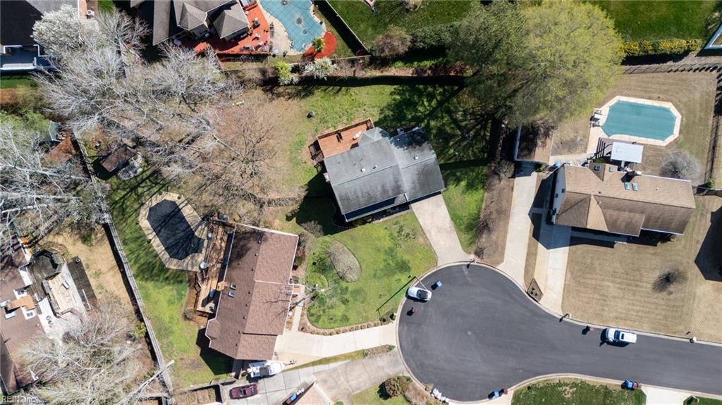 627 Emerald CT