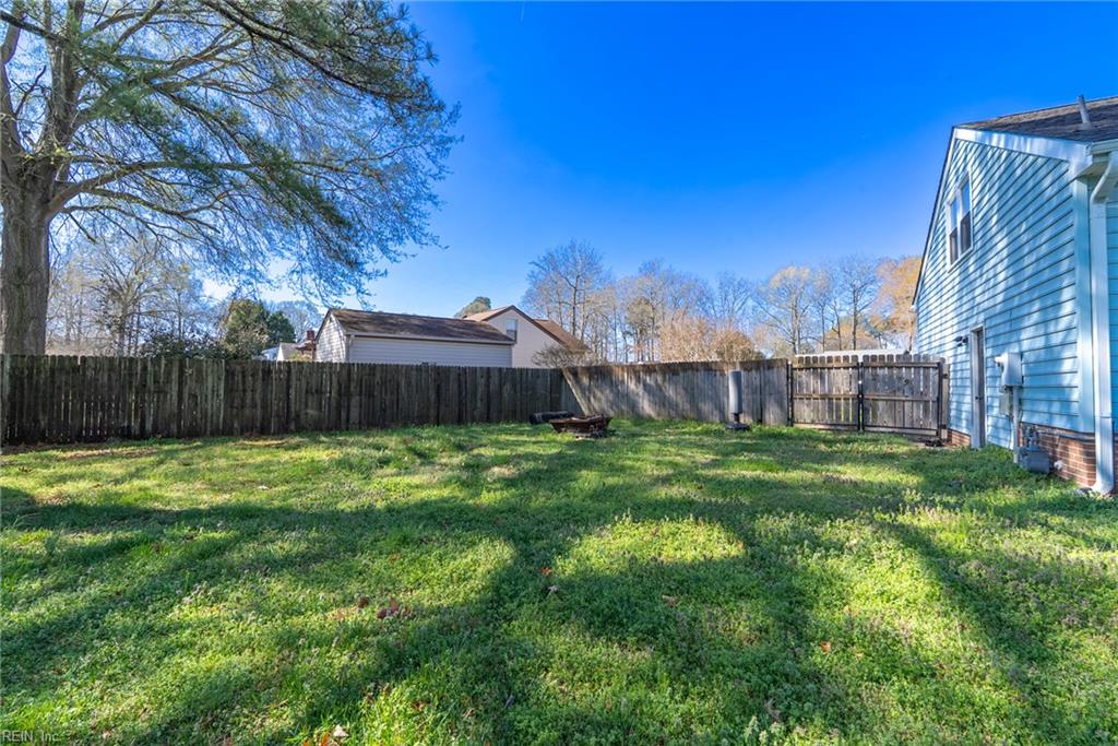 627 Emerald CT