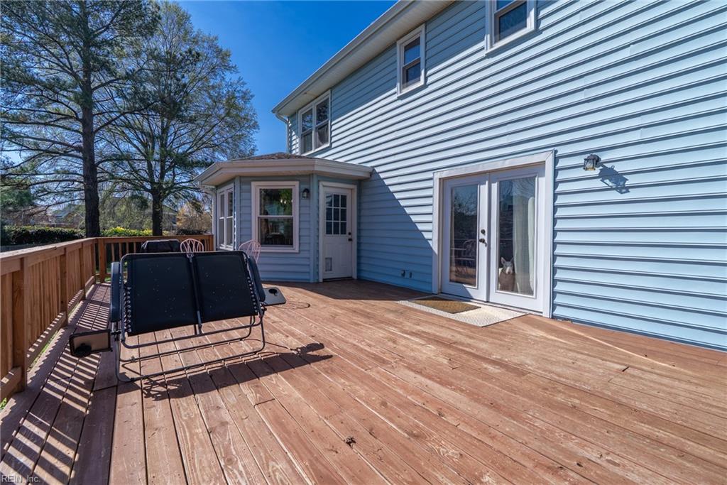 627 Emerald CT