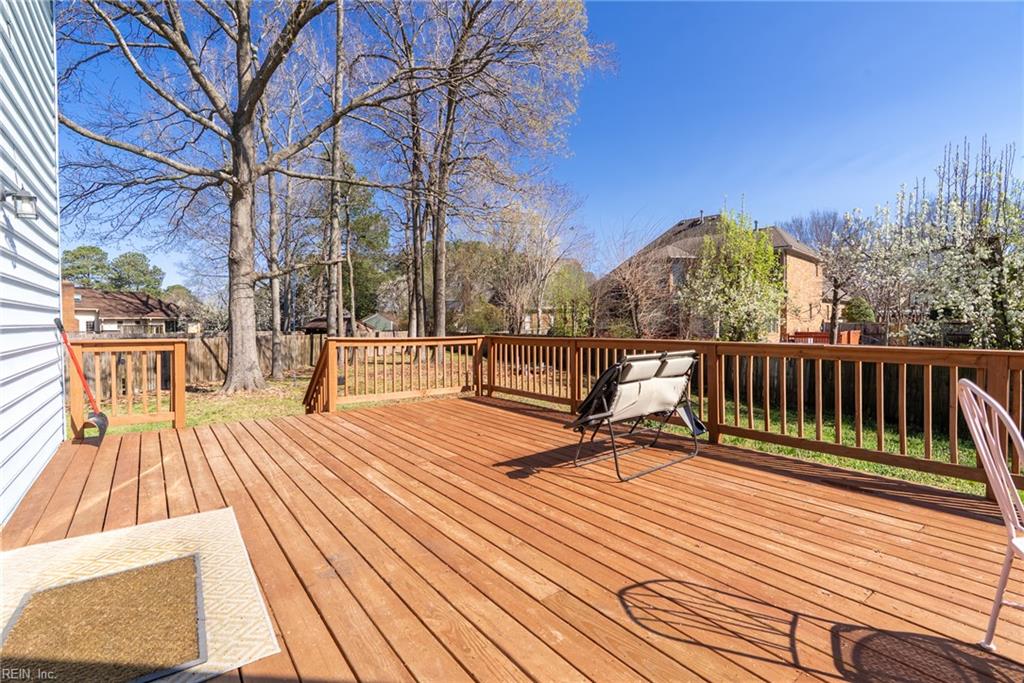 627 Emerald CT