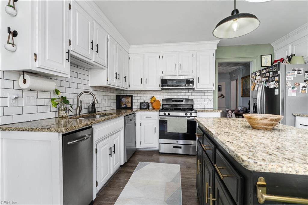 627 Emerald CT