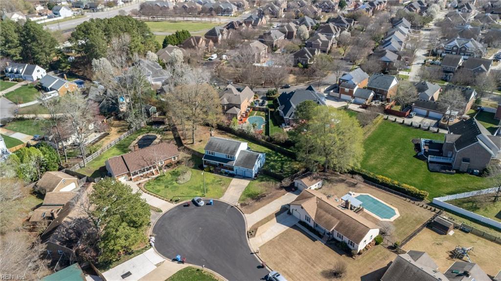 627 Emerald CT