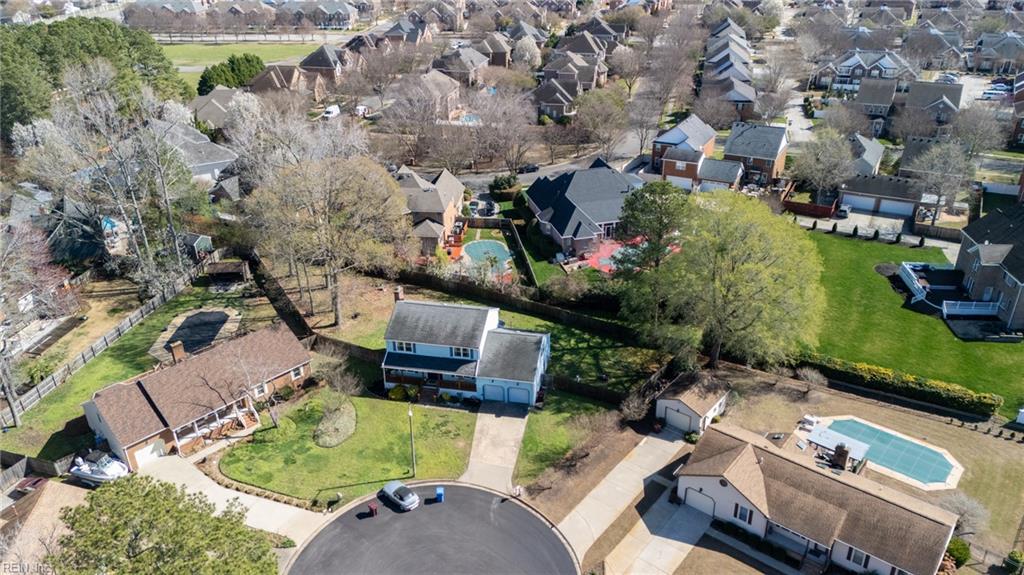 627 Emerald CT