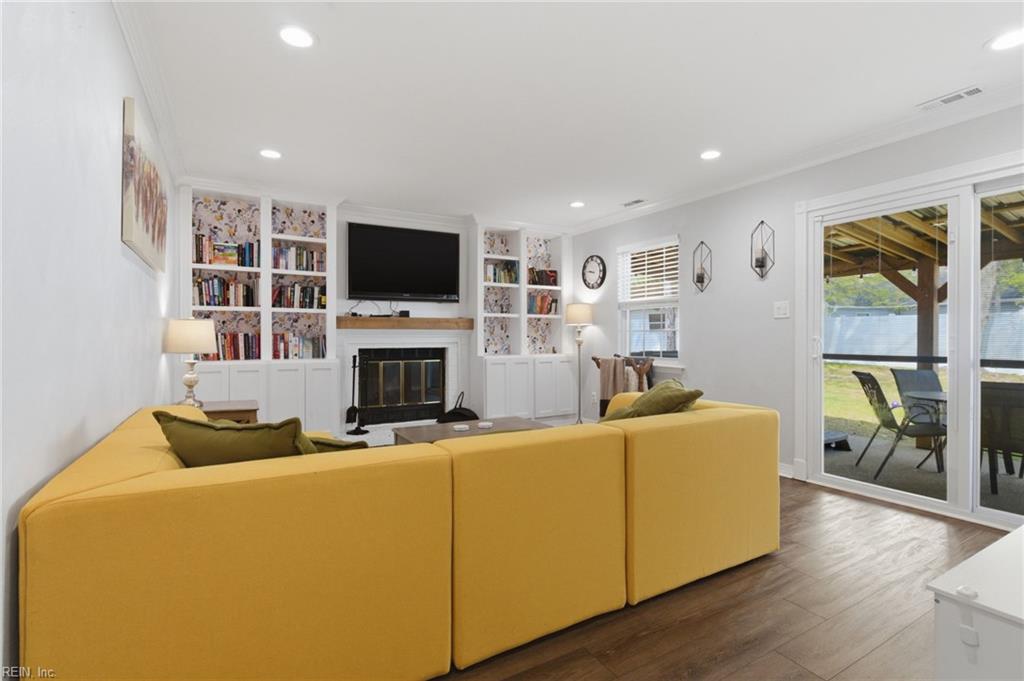 902 Copley CT