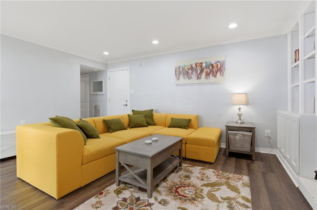 902 Copley CT