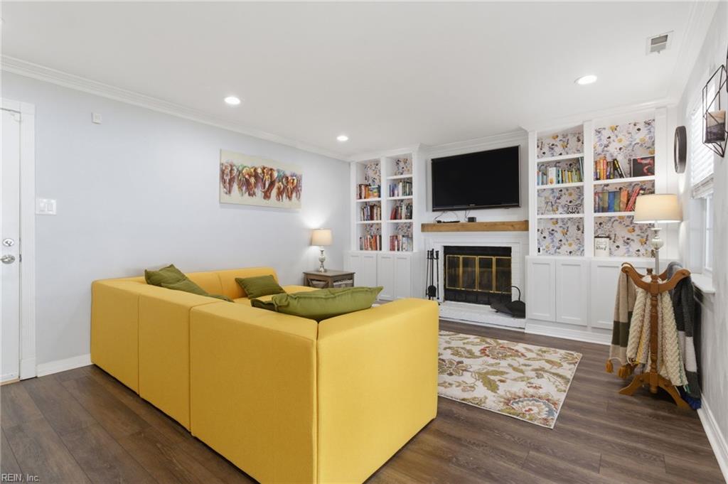 902 Copley CT
