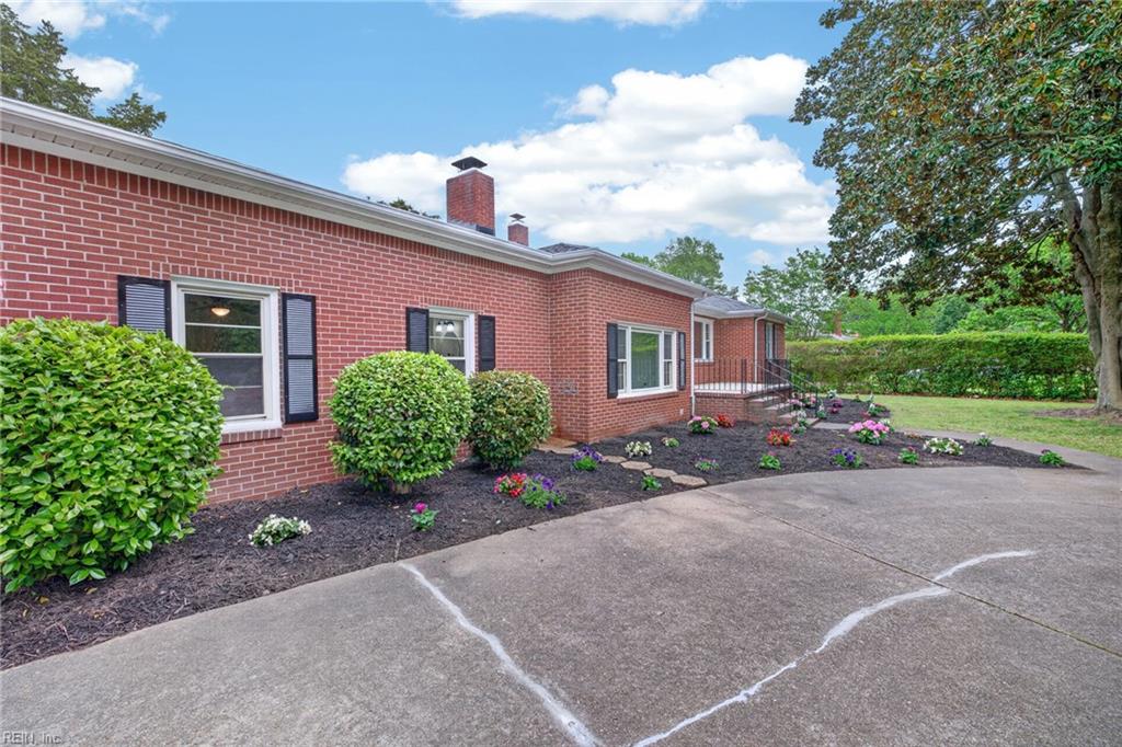 3516 Heutte DR