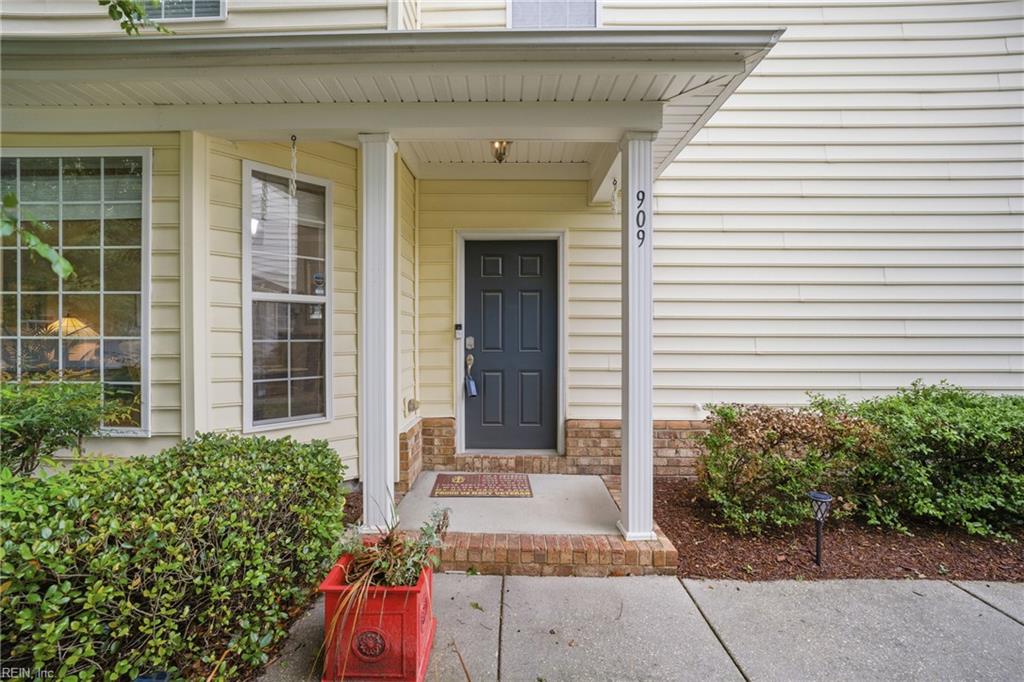 909 Becontree CT